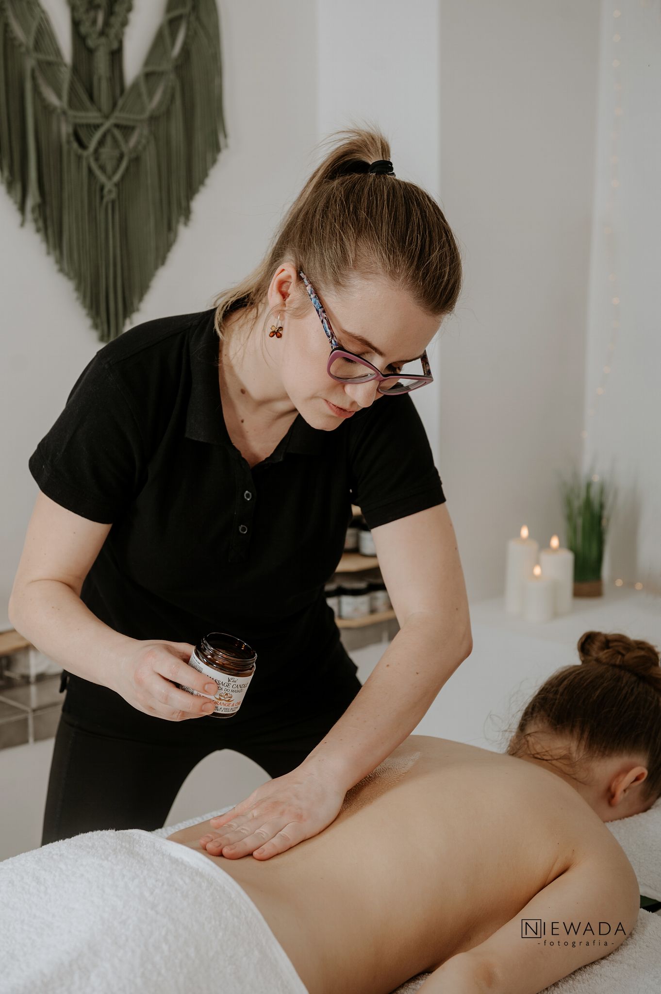 Relaks przy świecach w gabinecie